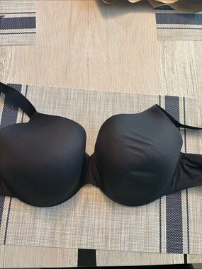 SKIMS Black Contour T-Shirt Bra NWOT